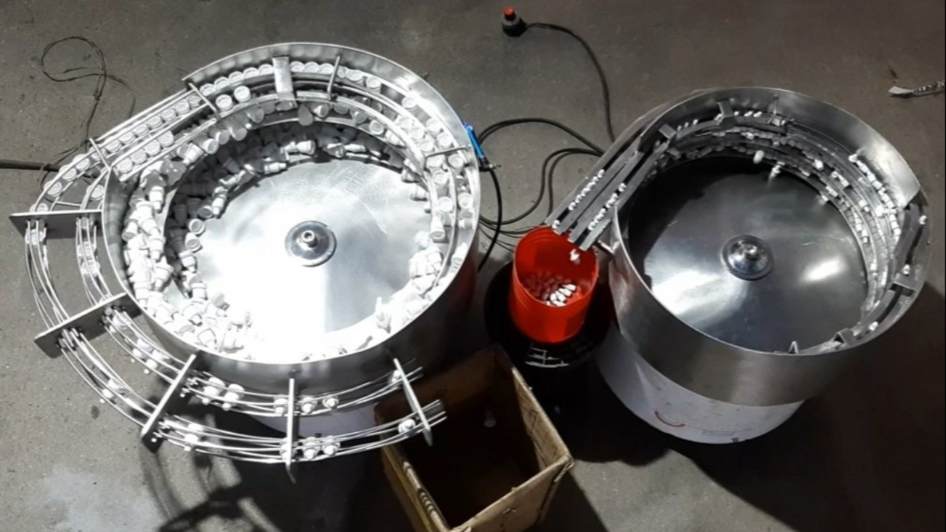 Phễu rung cấp chi tiết nhựa