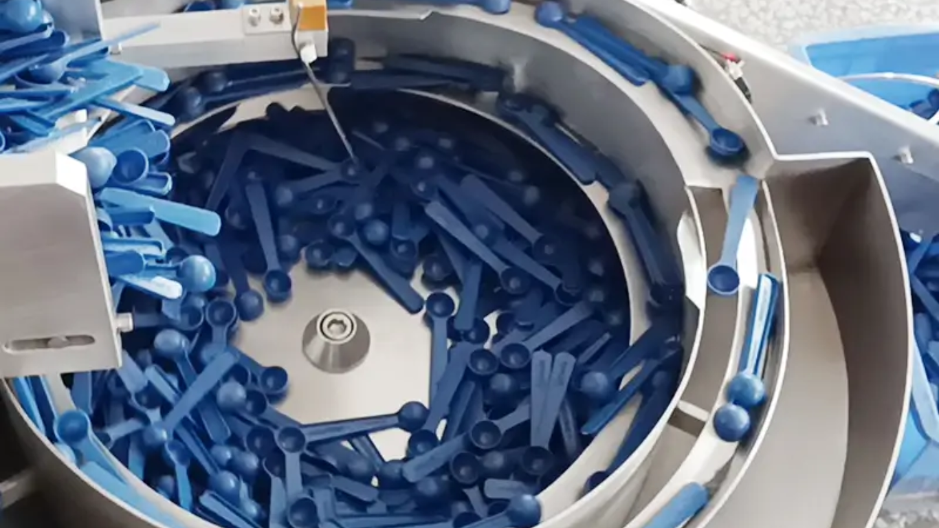 Cấp liệu tự động cho chi tiết nhựa: Giải pháp cho vấn đề tĩnh điện và trầy xước 2 Công nghệ cấp liệu tối ưu cho chi tiết nhựa