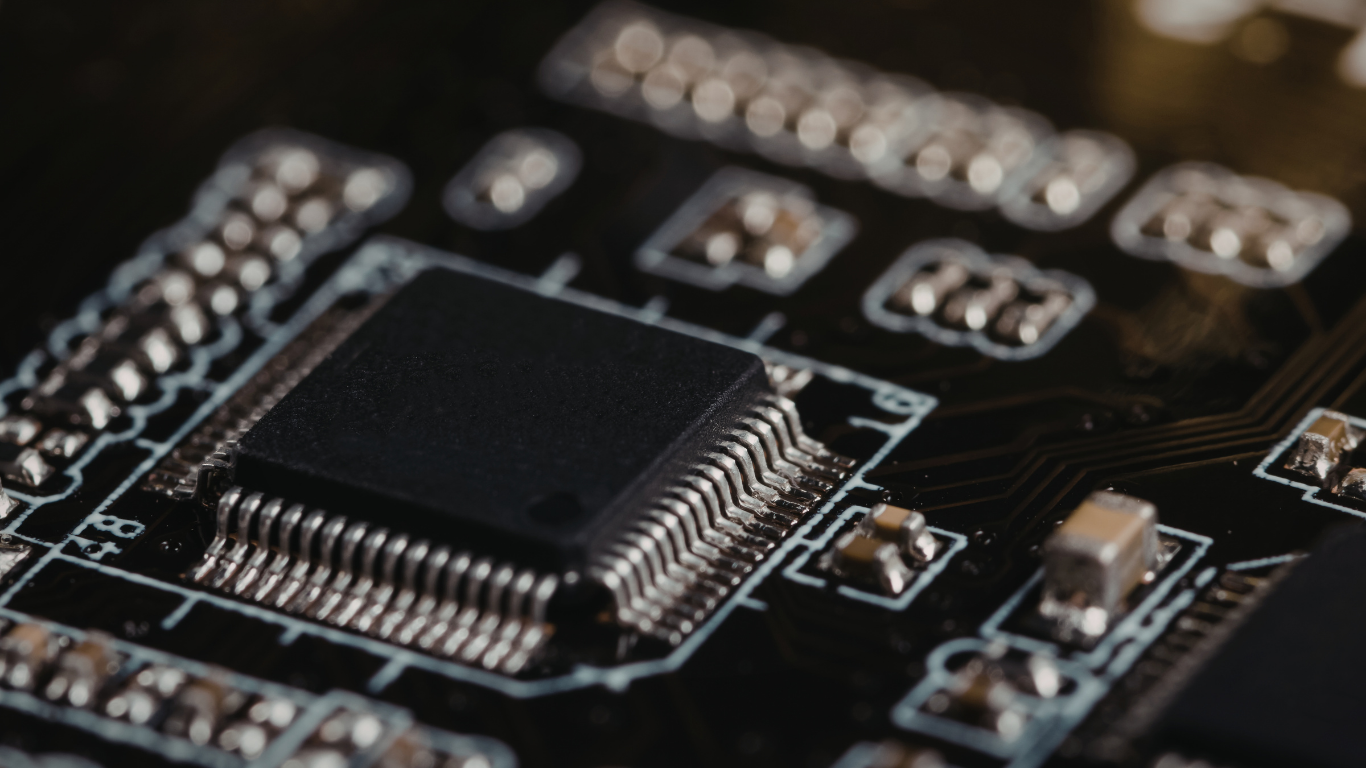 Máy cấp linh kiện điện tử linh hoạt: Chống tĩnh điện và bảo vệ chân pin tinh vi 1 Đặc thù khi cấp phôi linh kiện điện tử