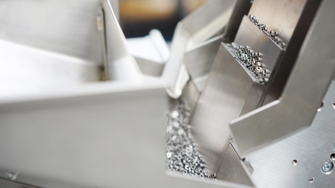 Bộ cấp phôi bậc thang cho bu lông: Giải pháp vận chuyển phôi nặng tối ưu, ít ồn và bền bỉ 2 Điểm mạnh độc quyền của bộ cấp phôi bậc thang