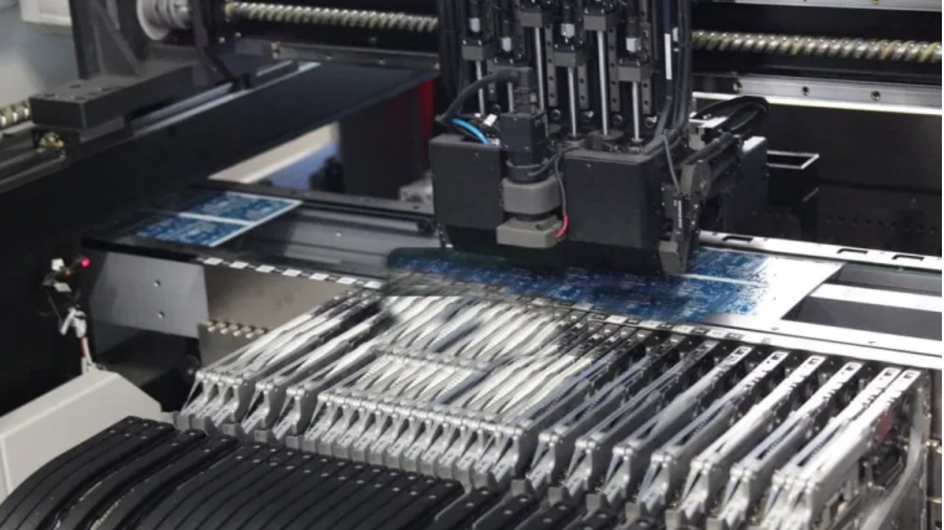 Máy cấp linh kiện linh hoạt: Khóa vàng mở ra kỷ nguyên sản xuất đa dạng 1 Kết hợp tầm nhìn và rung động đa trục