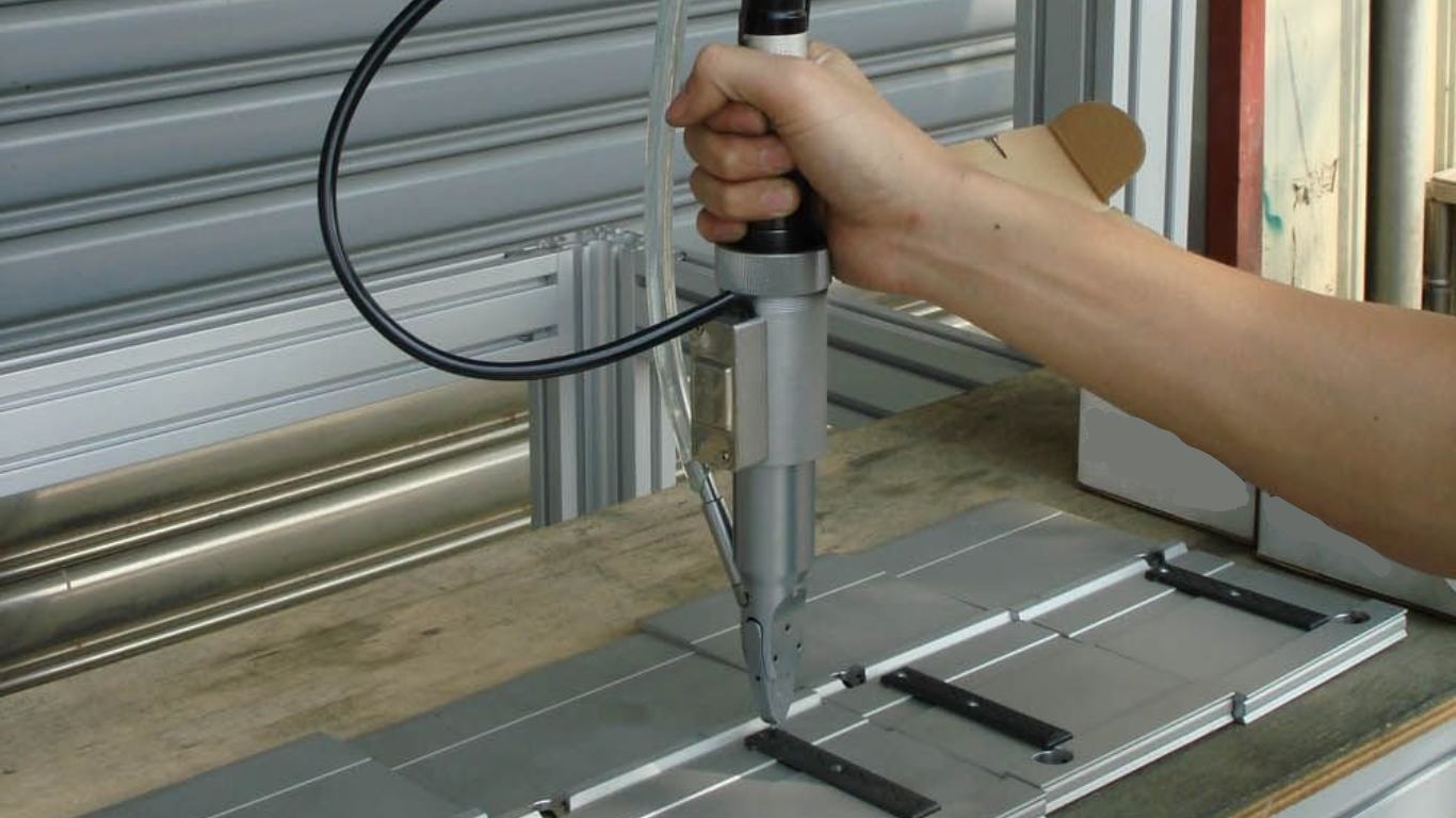 Máy vặn vít tự động: Tăng tốc lắp ráp, đảm bảo lực siết đồng nhất 2 Lợi ích chiến lược và hiệu quả kinh tế (ROI) (1)