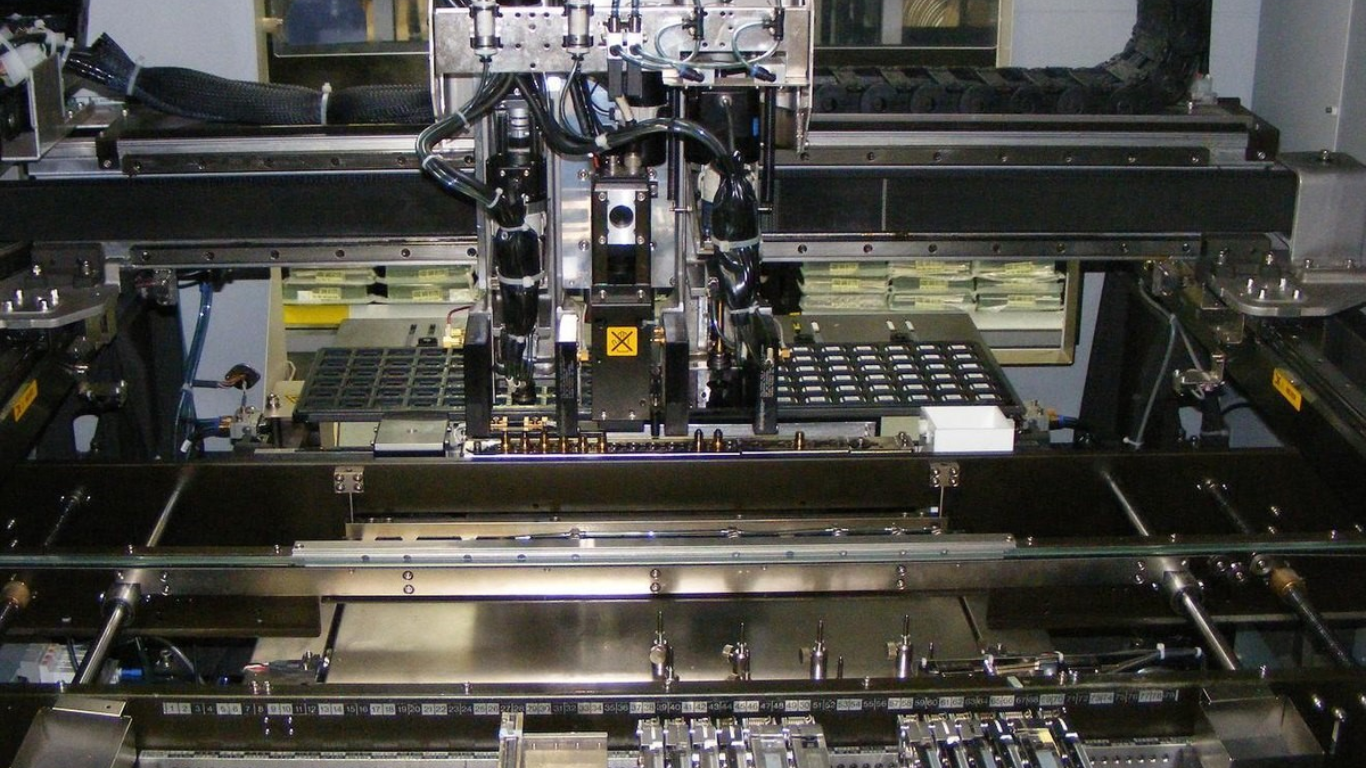 Máy cấp linh kiện linh hoạt: Khóa vàng mở ra kỷ nguyên sản xuất đa dạng 2 Lợi ích kinh tế và vận hành vượt trội