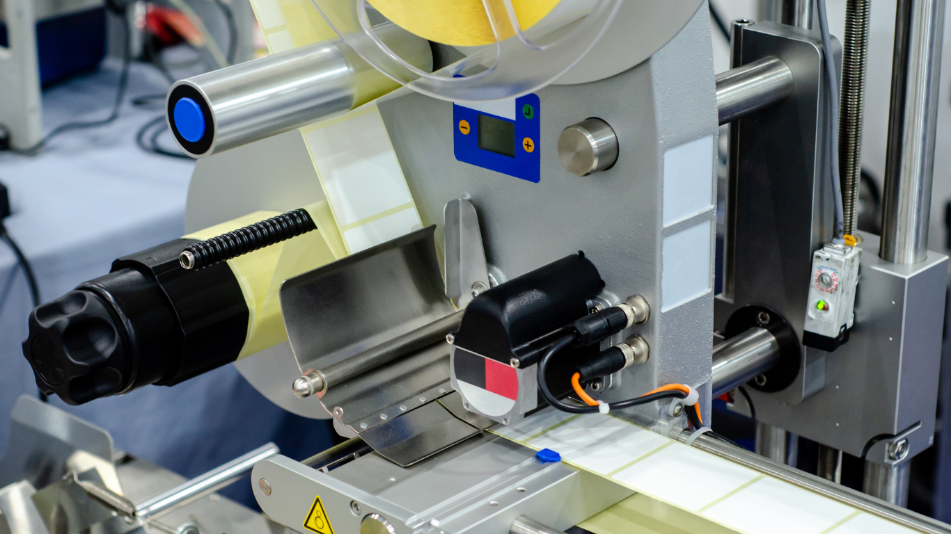 Máy dán nhãn cỡ lớn: Giải pháp kỹ thuật cho thùng phuy, pallet và bao bì 1 Phân loại ứng dụng của máy dán nhãn cỡ lớn