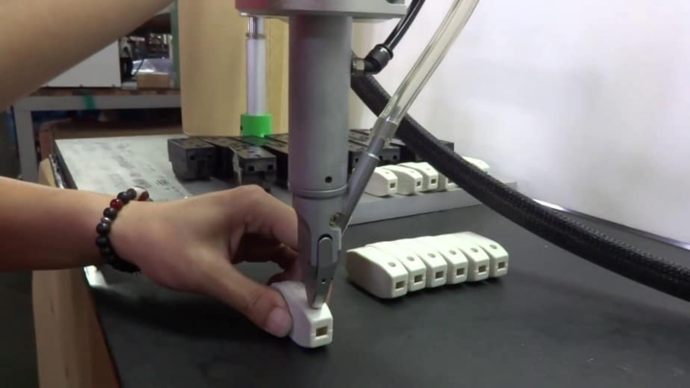 Máy vặn vít tự động: Tăng tốc lắp ráp, đảm bảo lực siết đồng nhất 1 Phân loại và công nghệ cốt lõi