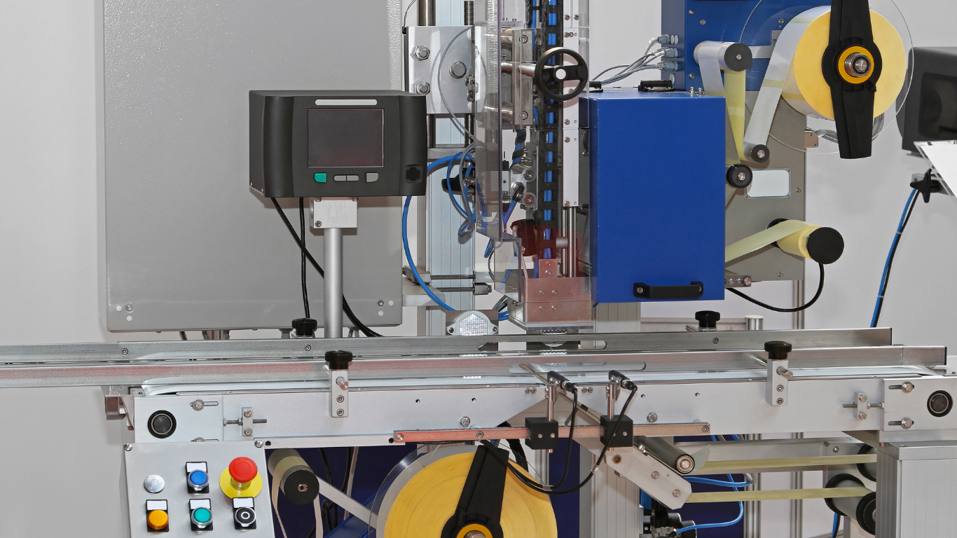 Máy dán nhãn linh kiện: Đảm bảo độ chính xác cho từng chi tiết vi mô 3 Lợi ích chiến lược và tiêu chuẩn bắt buộc