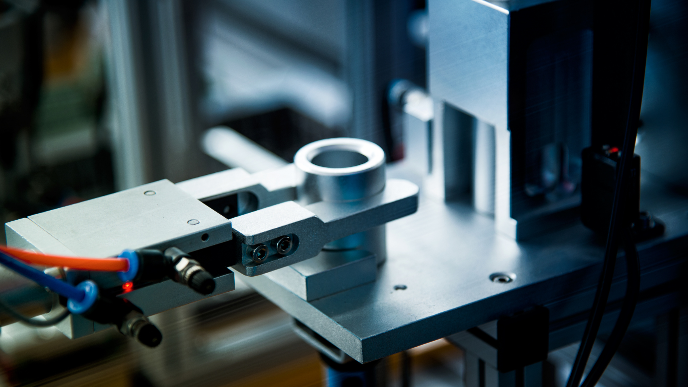 Tích hợp Flexible Feeder với PLC: Kết nối chuyên sâu cho kỹ sư tự động hóa 1 Vai trò Cốt lõi của PLC trong Hệ thống Flexible Feeder