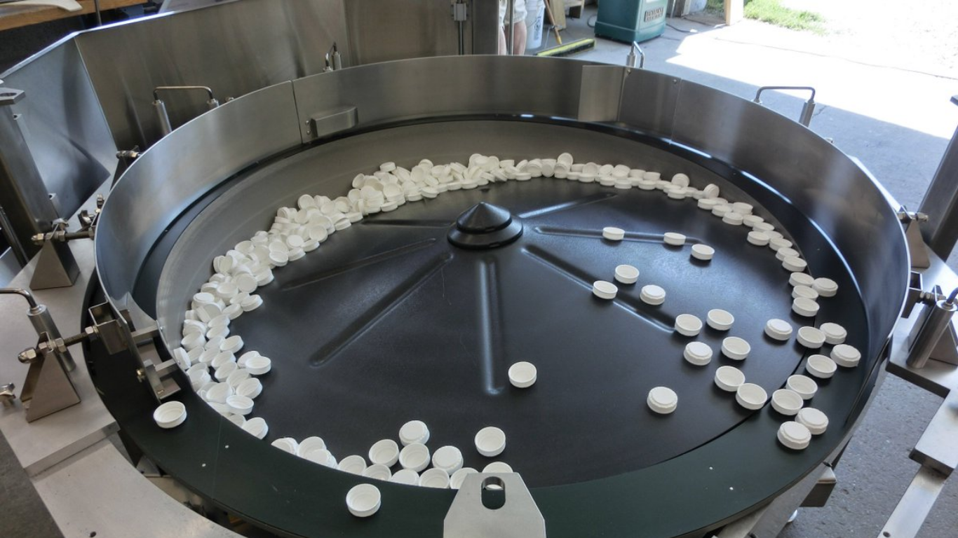 Ưu điểm Centrifugal Feeder: Tại sao đây là công nghệ vô địch về tốc độ cấp phôi? 1 Tốc độ thông lượng vô địch