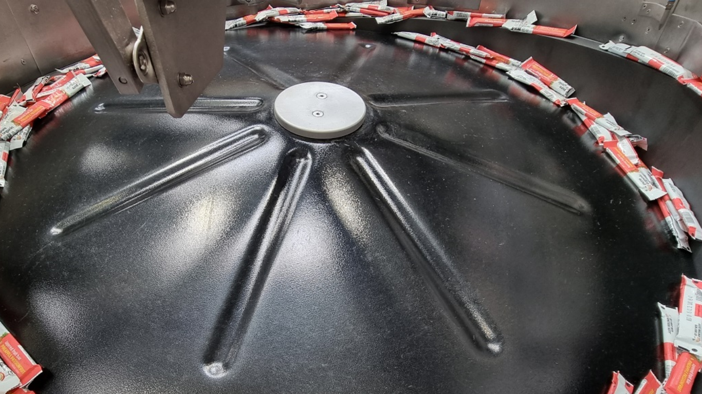 Tuổi thọ máy cấp liệu ly tâm: Bí quyết kéo dài độ bền và tối ưu hóa ROI 2 Các yếu tố gây hao mòn chính và bộ phận cần thay thế