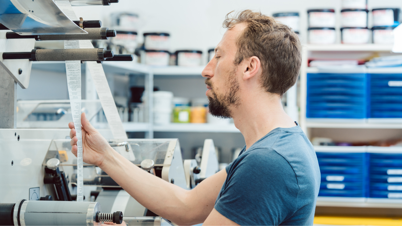 Hướng dẫn sử dụng máy dán nhãn từ A đến Z: 7 bước tối ưu năng suất 100% 3 Giai đoạn điều chỉnh nâng cao