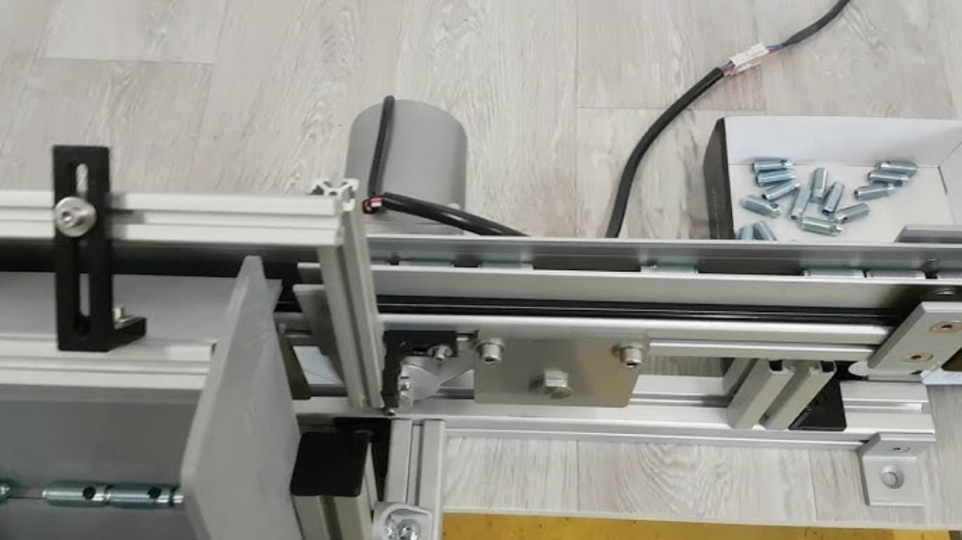 Cách bảo trì máy cấp liệu bậc thang: Checklist cho hiệu suất ổn định 24/7 1 Kiểm tra hàng ngày/đầu ca (Daily Checklist)