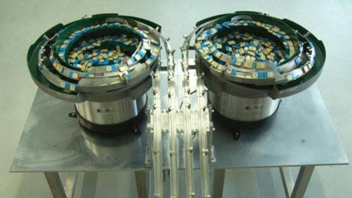 Cấp phôi cho chi tiết có hình dạng lạ: 4 Công nghệ tiên tiến giải quyết thách thức lắp ráp 3 Kỹ thuật định hướng và tách phôi tinh vi