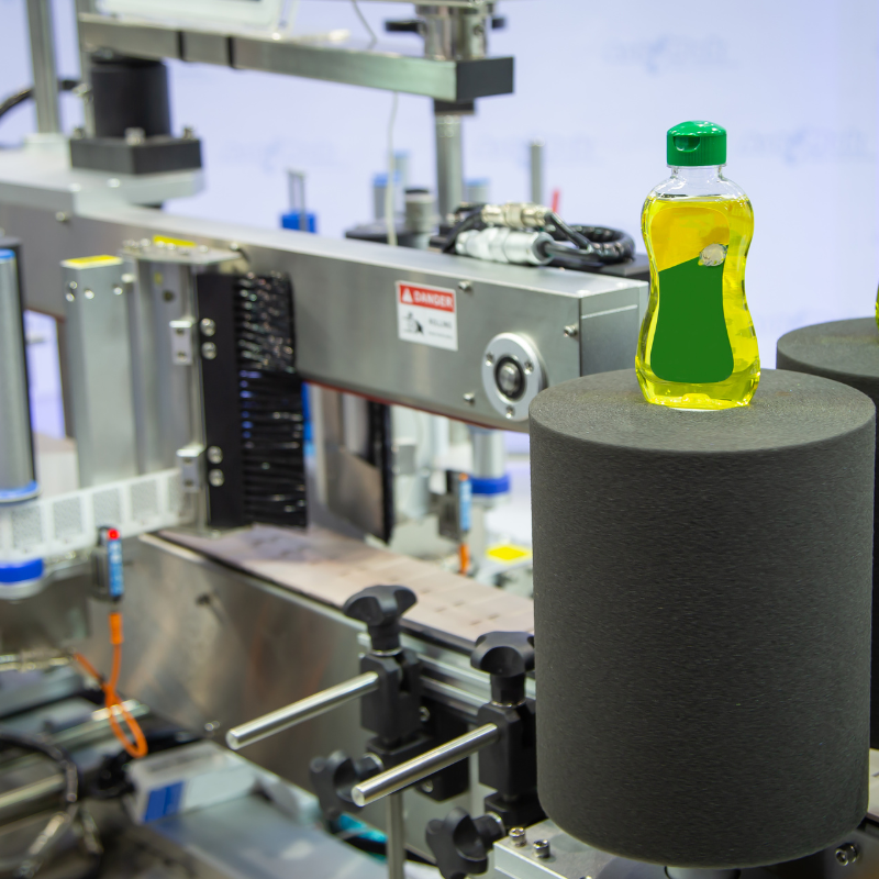 Máy dán nhãn chai dẹt: Bí quyết dán nhãn 100% thẳng hàng cho chai mỹ phẩm & dầu gội 4 Máy dán nhãn chai dẹt