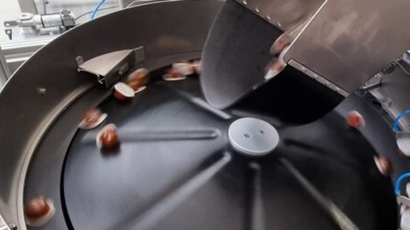 Ưu nhược điểm Centrifugal Feeder: Đánh giá toàn diện công nghệ cấp phôi tốc độ cao 2 Nhược điểm và hạn chế ứng dụng của Centrifugal Feeder