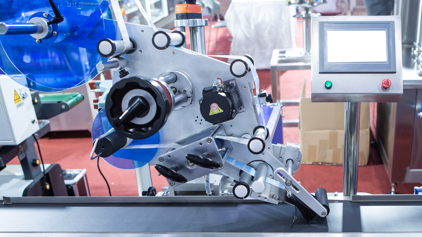 Máy dán nhãn chai dẹt: Bí quyết dán nhãn 100% thẳng hàng cho chai mỹ phẩm & dầu gội 3 Phân loại và ứng dụng chính