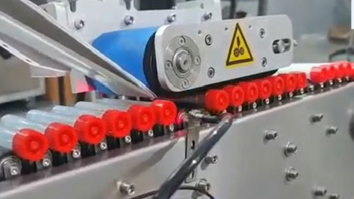 Máy dán nhãn ống thuốc: 3 thách thức kỹ thuật và tiêu chuẩn bắt buộc của GMP 1 Thách thức kỹ thuật khi dán nhãn ống thuốc