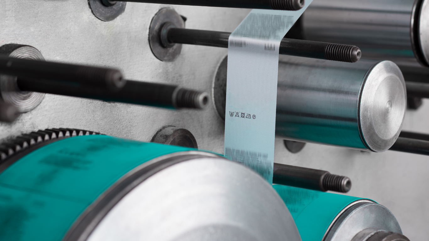 Máy dán nhãn tốc độ cao là gì? Tiêu chuẩn trên 150 sản phẩm/phút 3 Thách thức và yêu cầu về nguyên vật liệu