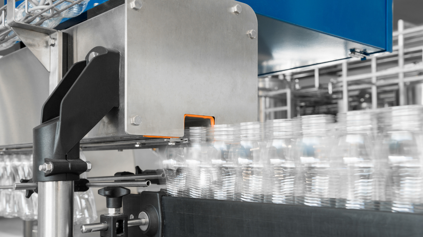 Máy dán nhãn chai nhựa: Giải pháp tinh chỉnh cho vật liệu đặc thù 3 Tính năng cần tìm kiếm trên máy dán nhãn chai nhựa