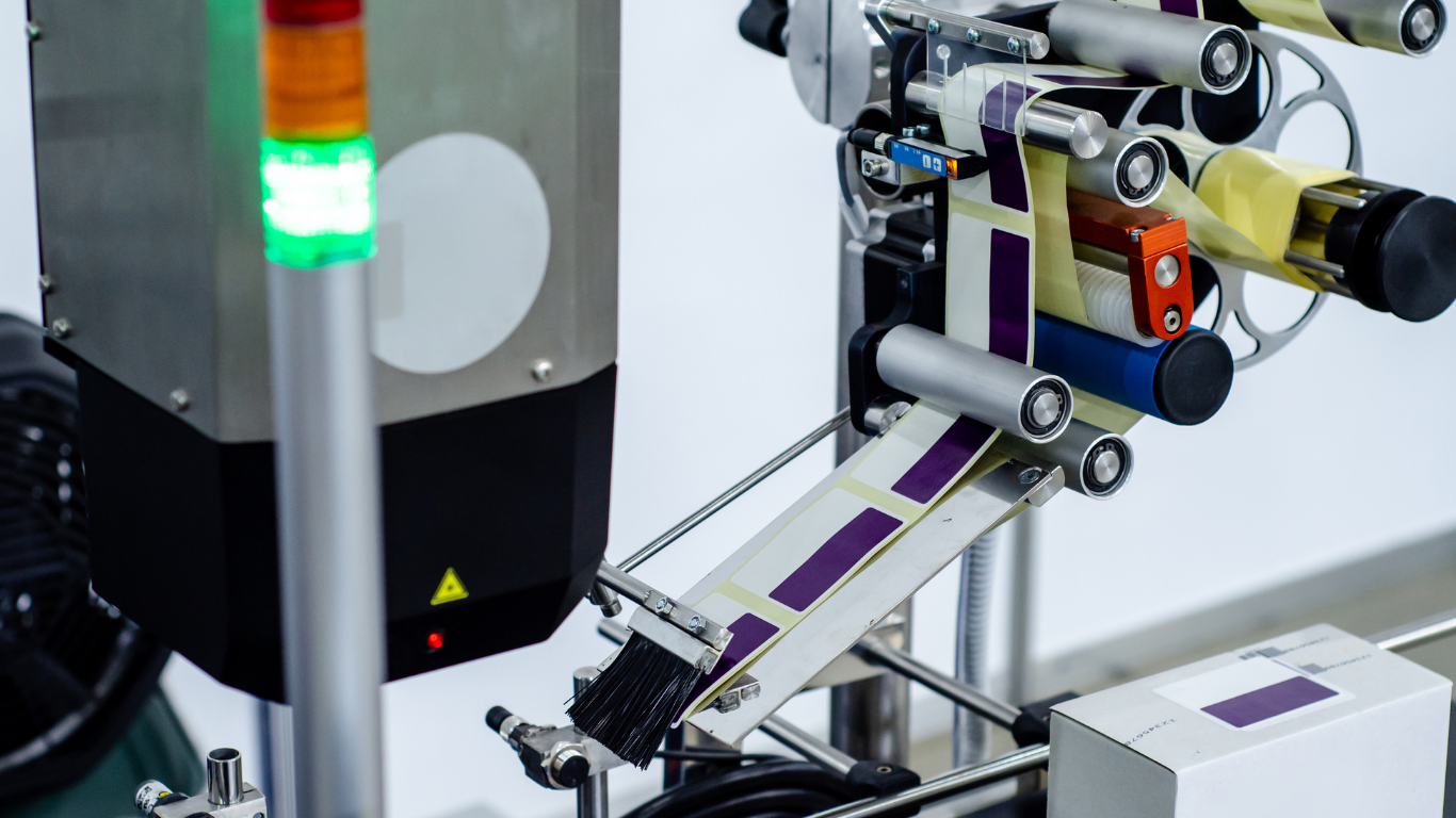 Máy dán nhãn tốc độ cao là gì? Tiêu chuẩn trên 150 sản phẩm/phút 1 Tốc độ và phân loại máy dán nhãn