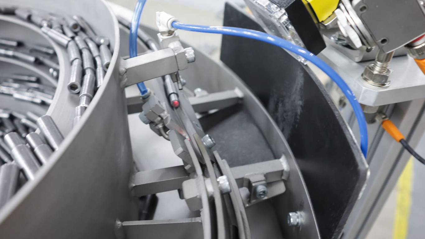 Mua máy cấp liệu rung ở đâu uy tín? 5 Tiêu chí chọn nhà cung cấp tốt nhất 2 Các hình thức mua máy cấp liệu rung phổ biến hiện nay