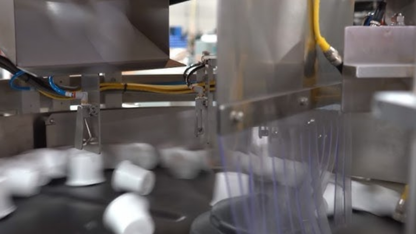 Máy cấp liệu tự động ly tâm: Đột phá năng suất cho dây chuyền 4.0 3 Các ngành công nghiệp nên sử dụng máy cấp liệu ly tâm