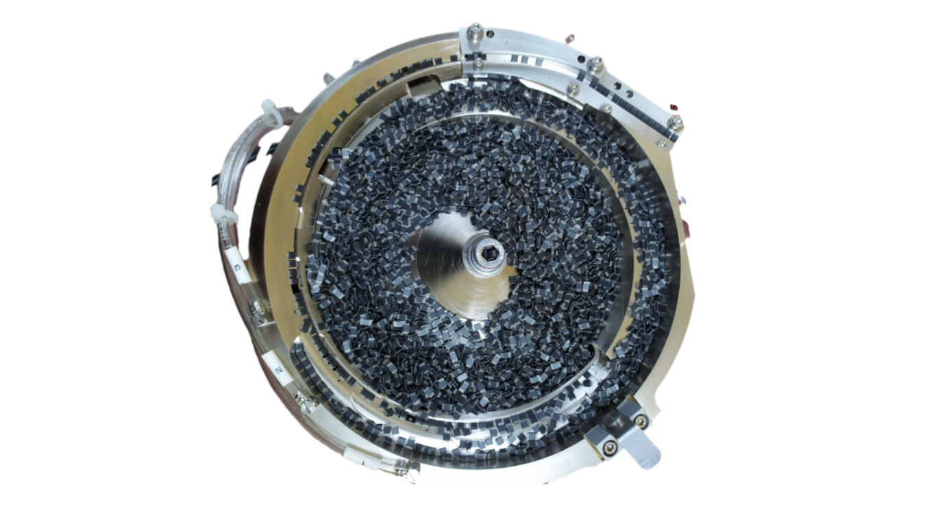 Máy cấp liệu tốt nhất cho chi tiết nhỏ: Top 3 giải pháp chính xác 2026 2 Các tiêu chí vàng khi chọn máy cho chi tiết siêu nhỏ