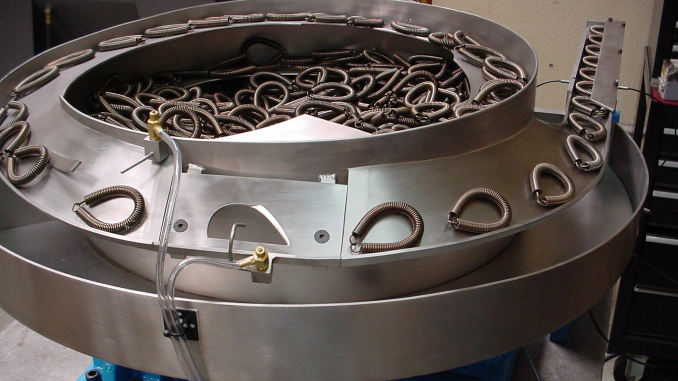 Bộ phận tách phôi máy rung: Cấu tạo, nguyên lý và giải pháp chống kẹt phôi 1 Cấu tạo và vị trí của bộ phận tách phôi