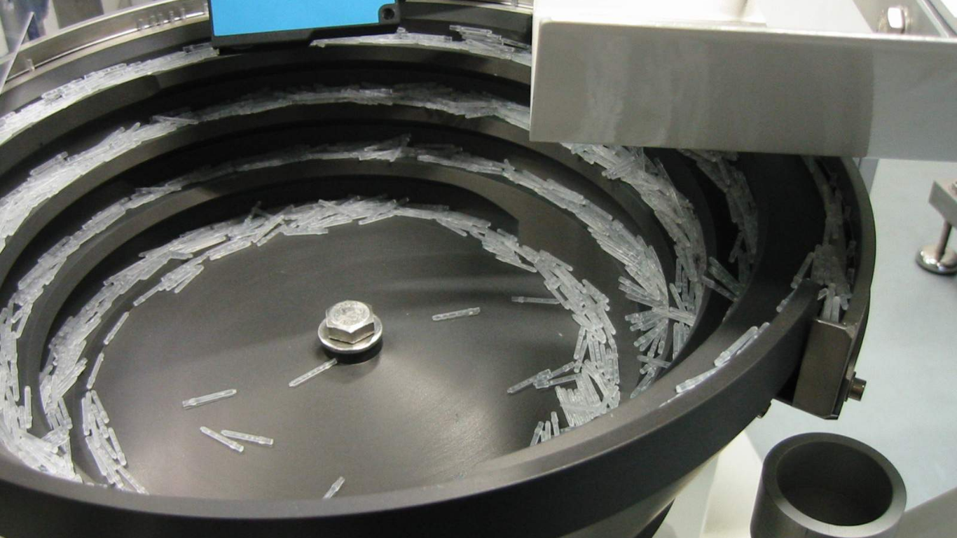 Công nghệ rung cấp liệu đa chiều: Giải pháp đột phá cho sản xuất linh hoạt 1 Công nghệ rung cấp liệu đa chiều là gì?