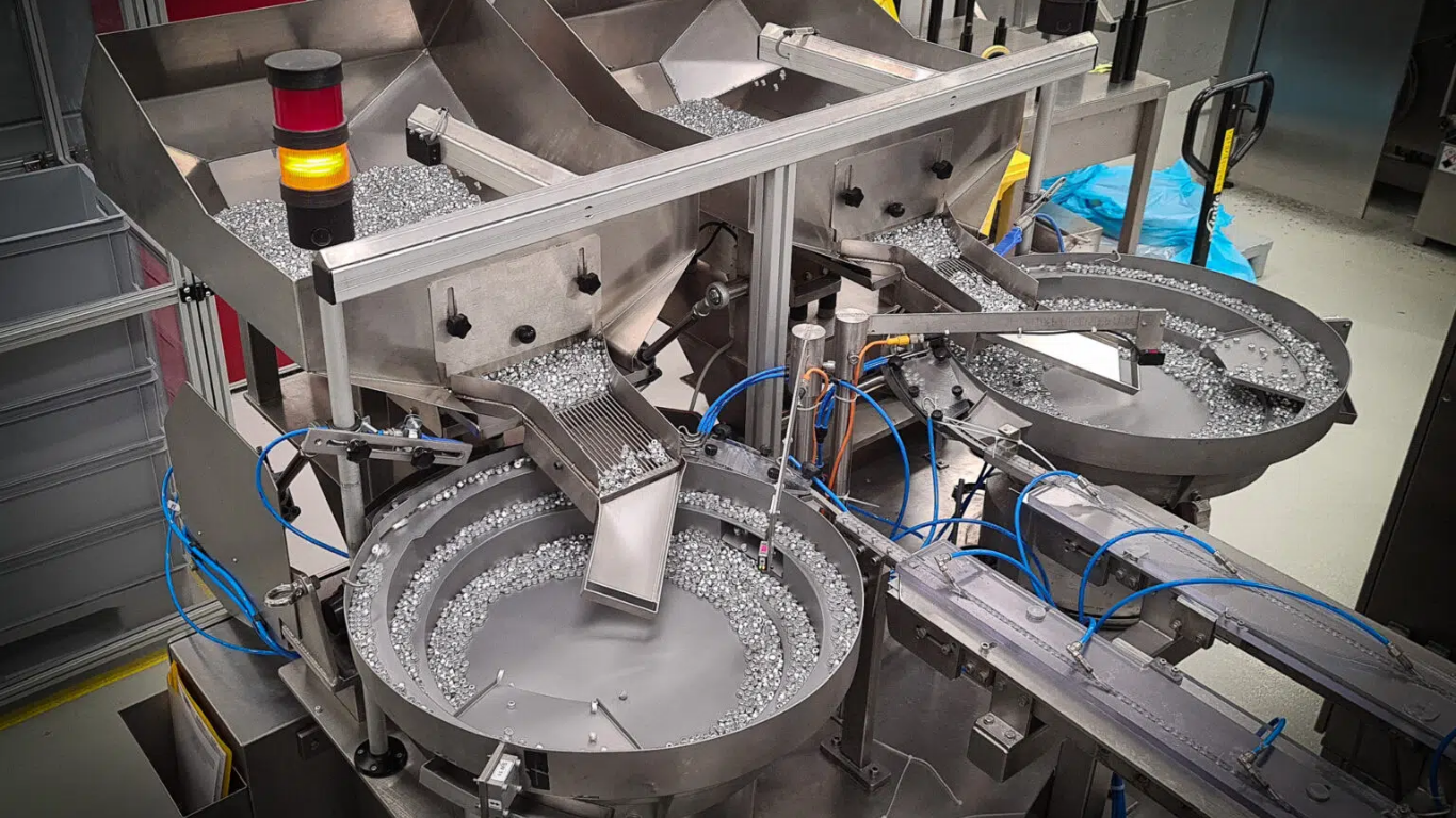 Máy cấp phôi ly tâm có ồn không? Giải pháp cấp liệu êm ái cho nhà máy 3 Giải pháp giảm tiếng ồn tối đa tại SWOER Việt Nam