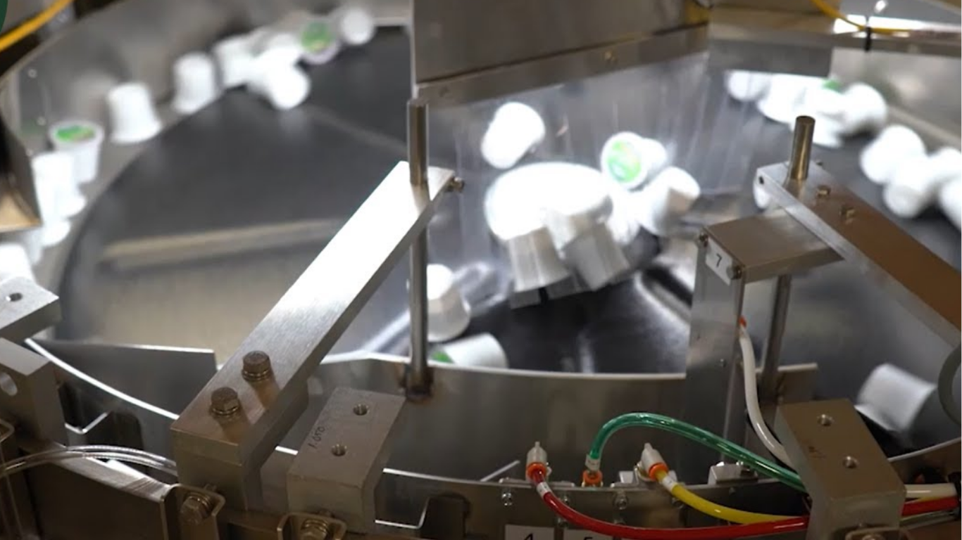 Máy cấp liệu tự động ly tâm: Đột phá năng suất cho dây chuyền 4.0 2 Lợi ích vàng khi đầu tư máy cấp liệu tự động ly tâm