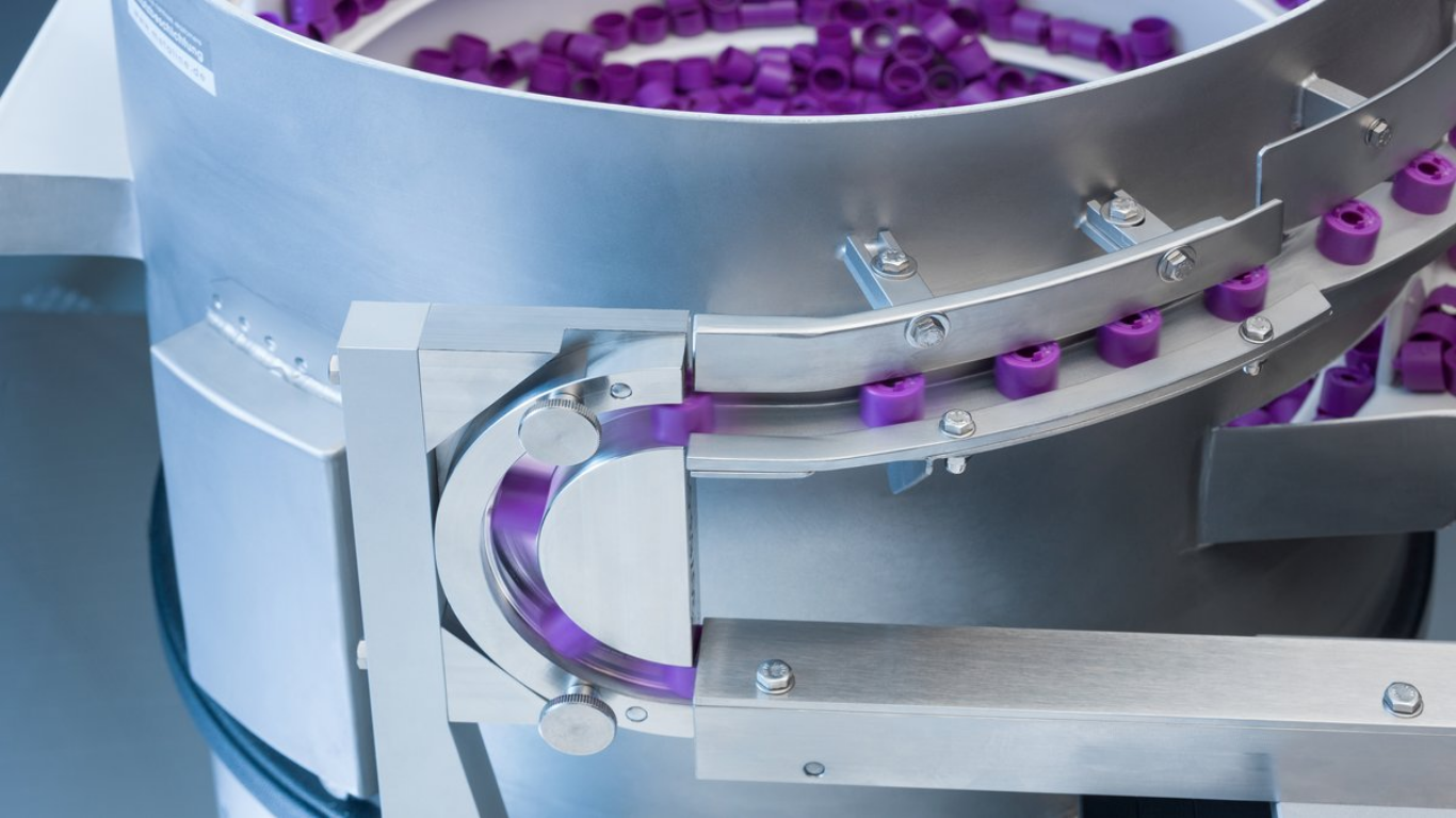 Giá máy cấp liệu rung là bao nhiêu? Phân tích chi tiết các yếu tố định giá (2025) 2 Phân tích các yếu tố chính ảnh hưởng đến giá