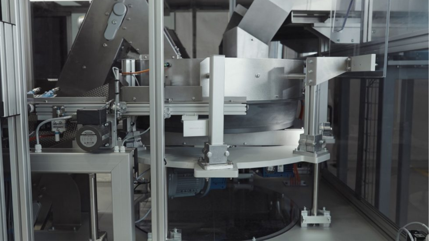 Máy cấp liệu ly tâm tại Bắc Ninh: Tối ưu năng suất cho nhà máy 4.0 1 Tại sao doanh nghiệp tại Bắc Ninh nên ưu tiên máy cấp liệu ly tâm?