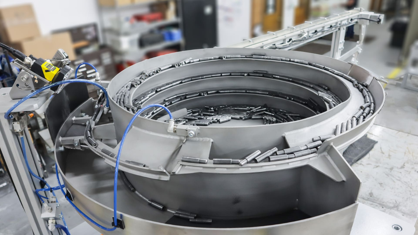 Máy cấp liệu rung tốc độ cao: 4 yếu tố kỹ thuật đột phá năng suất vượt 300 CPM 3 Ứng dụng tốc độ cao tiêu biểu