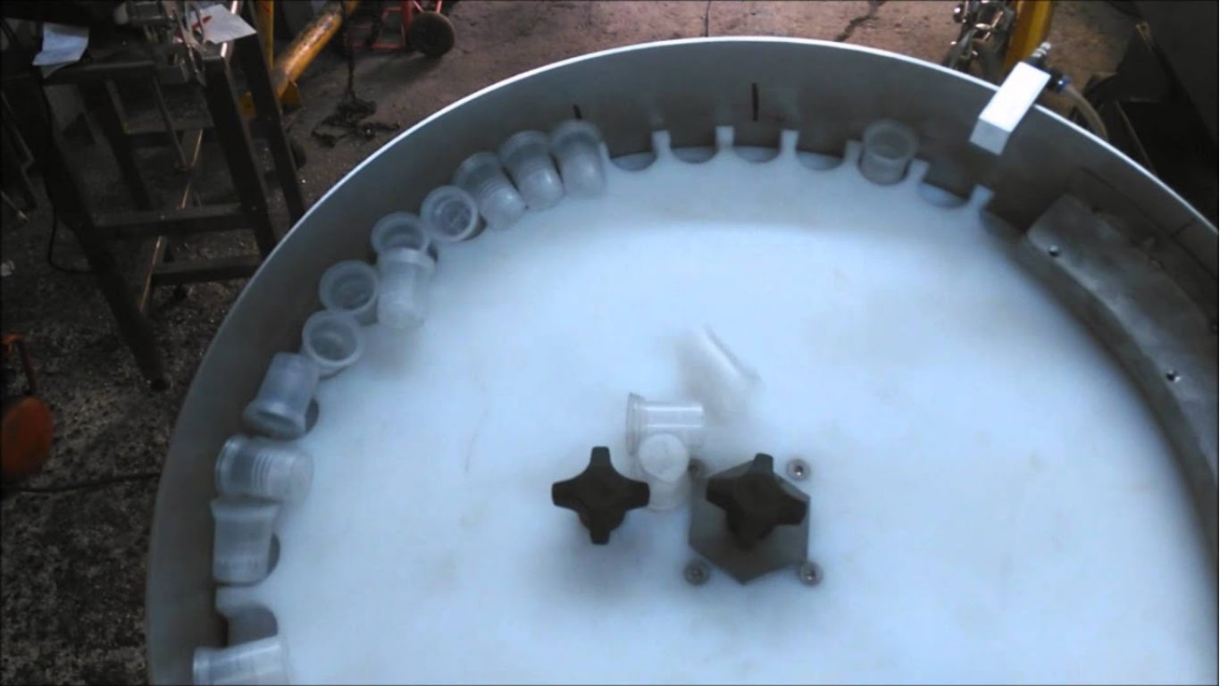 Máng dẫn hướng ly tâm: Chìa khóa để cấp liệu tốc độ cao không kẹt phôi 2 Các loại máng dẫn hướng phổ biến hiện nay