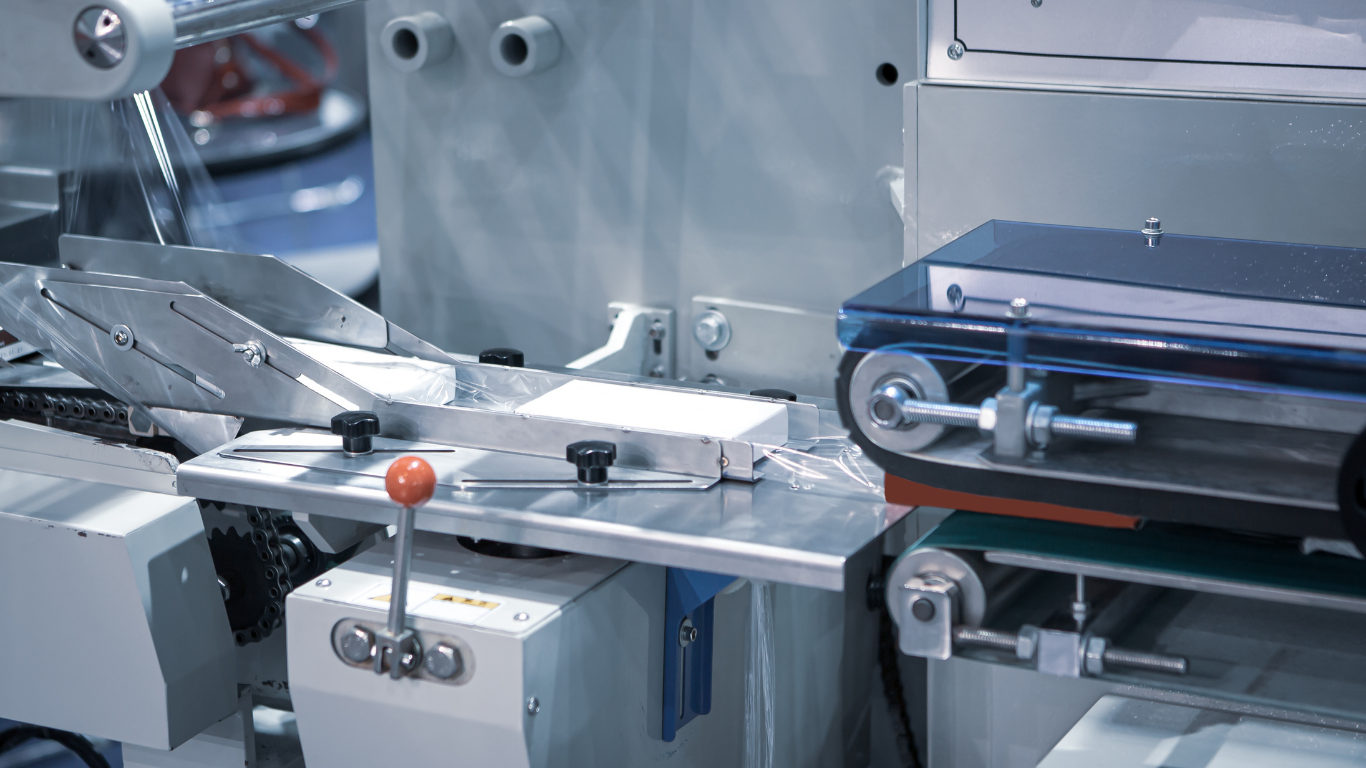 Máy đóng gói tự động loại nào tốt? Top 5 tiêu chí chọn máy bền bỉ 2026 3 Nên mua máy nhập khẩu hay máy nội địa?