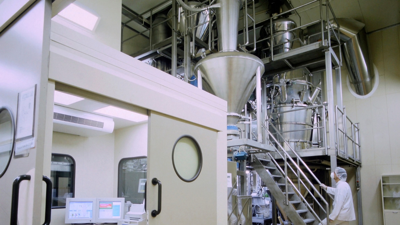 Tại sao đóng gói hóa chất cần máy móc chuyên dụng?