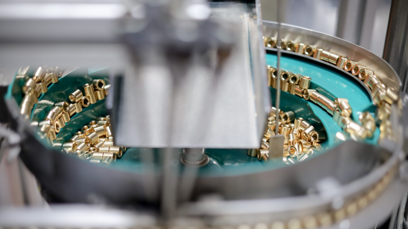 Tại sao nên chọn nhà sản xuất máy cấp liệu rung tại Việt Nam?