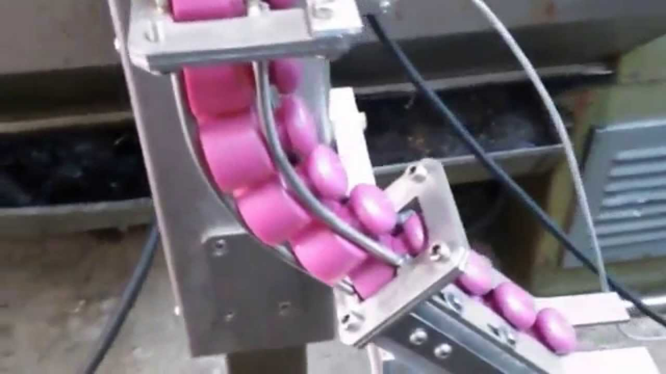 Máng dẫn hướng ly tâm: Chìa khóa để cấp liệu tốc độ cao không kẹt phôi 1 Tầm quan trọng của máng dẫn hướng ly tâm