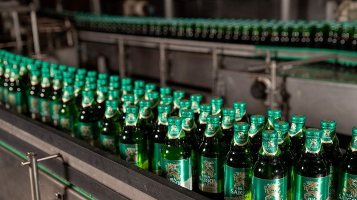 Quy trình tích hợp máy dán nhãn vào dây chuyền chiết rót