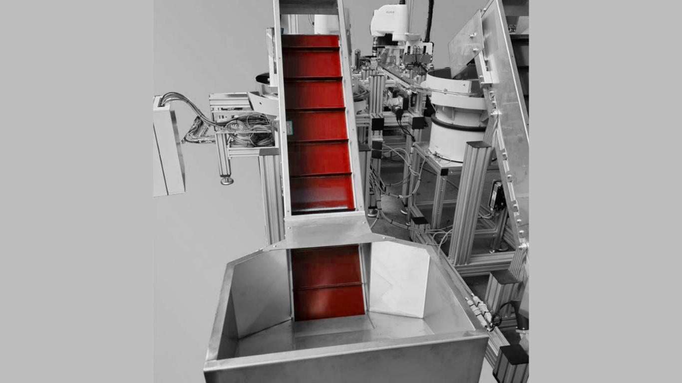 Tại sao Step Feeder hoàn hảo cho chi tiết không đối xứng?