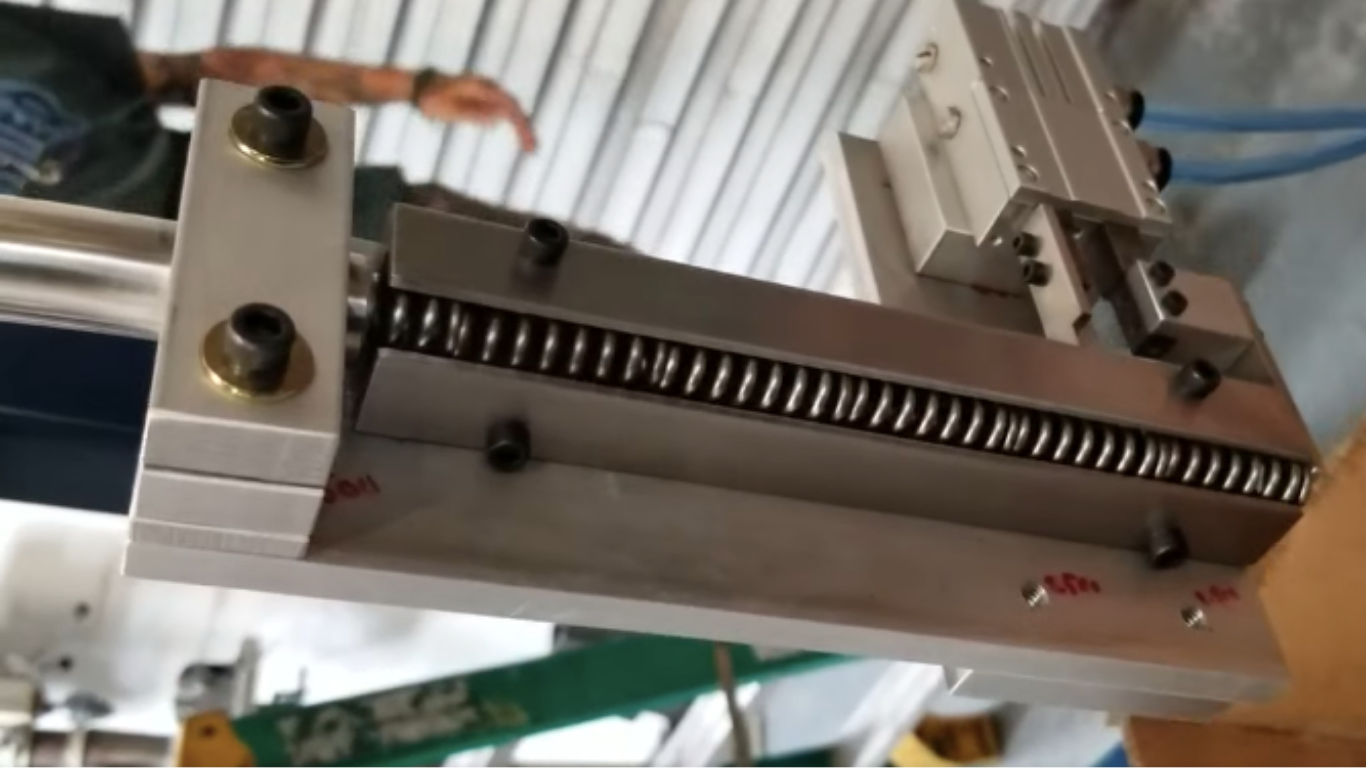 Bộ cấp phôi cho lò xo: Giải pháp chống rối & cấp liệu tốc độ cao 2 Ưu điểm vượt trội của bộ cấp phôi lò xo tại SWOER