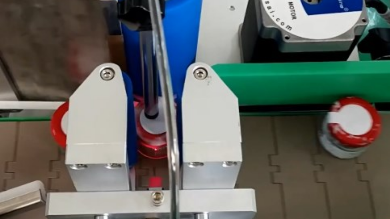 Ưu điểm vượt trội của máy dán nhãn nắp chai SWOER