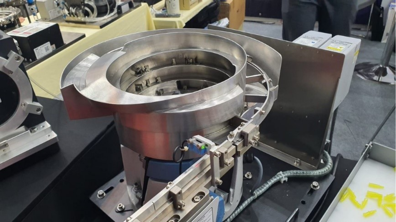 Yếu tố chính quyết định giá mâm rung cấp liệu