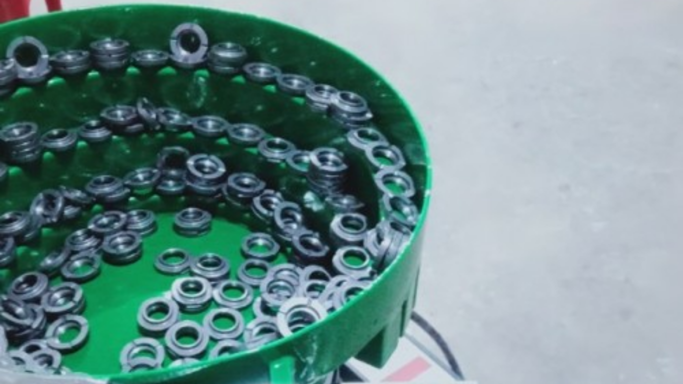 Ứng dụng thực tế của mâm rung nhiều tầng trong công nghiệp