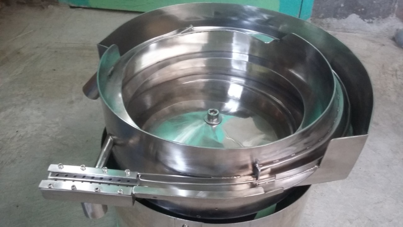 Các chức năng cốt lõi của mâm rung trong dây chuyền thực phẩm