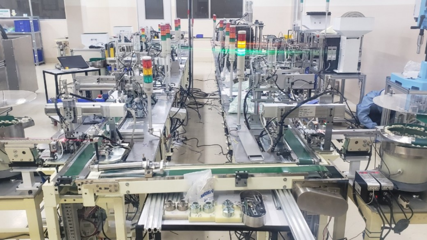 Giá bộ lập trình PLC máy lắp ráp mới nhất 2026 1 Các yếu tố ảnh hưởng đến giá bộ lập trình PLC máy lắp ráp